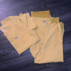 Figs scrub set. XS one pocket scrub top. XS jogger pants.